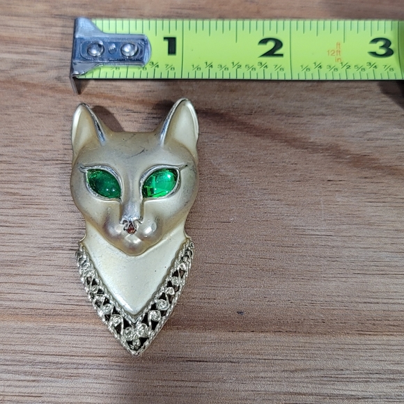 Vintage Gold Jaguar Brooch Pin Emerald green eyes. - Picture 3 of 4